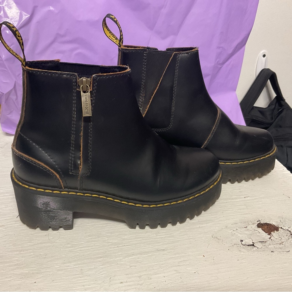 DR MARTENS | ROMETTY II CHELSEA BOOTS US 6 Black Leather Platform Boots
